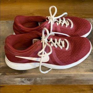 CLOSET CLEAROUT ‼️Nike shoes SIZE 8 WOMEN